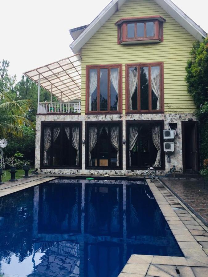 Villa Gathering Yuni Syahla Citaringgul Eksteriør billede