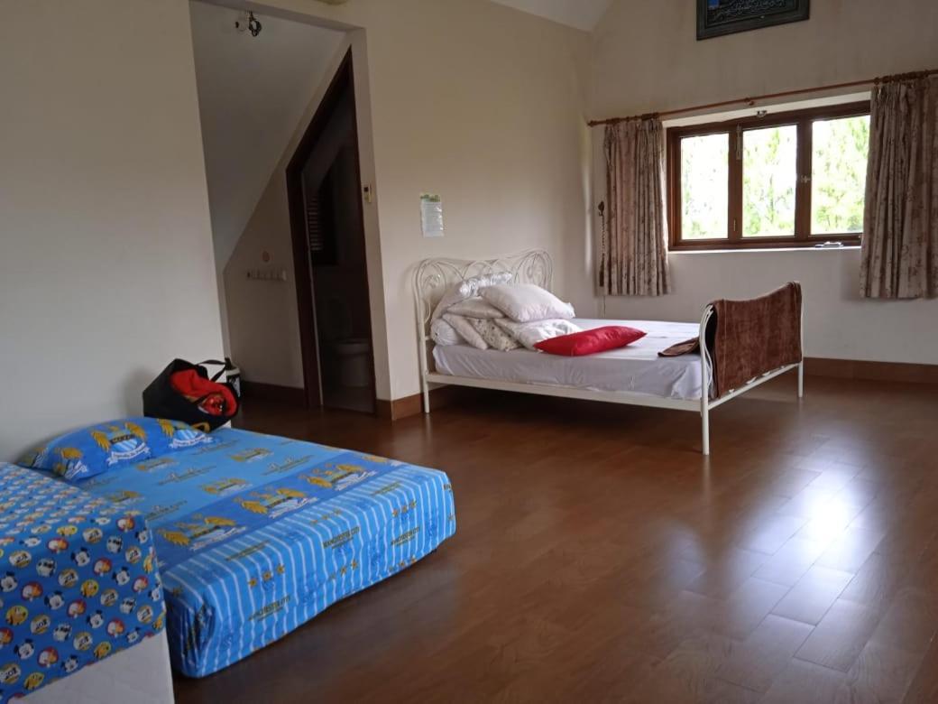 Villa Gathering Yuni Syahla Citaringgul Eksteriør billede